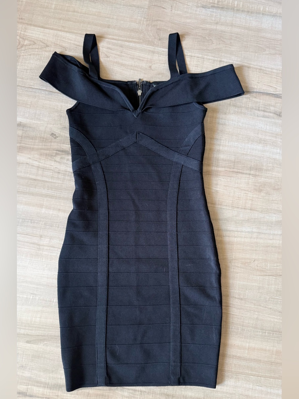 GUESS Black Off-Shoulder Bandage Bodycon Dress
